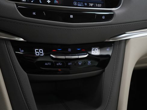 Used 2021 Cadillac XT5 Premium Luxury image 24