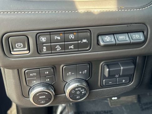 Used 2023 GMC Yukon Denali Ultimate AWD/4WD image 32