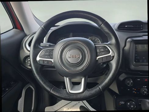 Used 2019 Jeep Renegade Latitude w/ Cold Weather Group AWD/4WD image 16