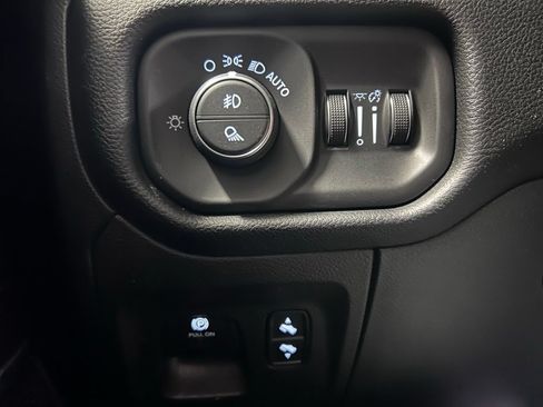 Used 2022 RAM 1500 Laramie AWD/4WD image 7