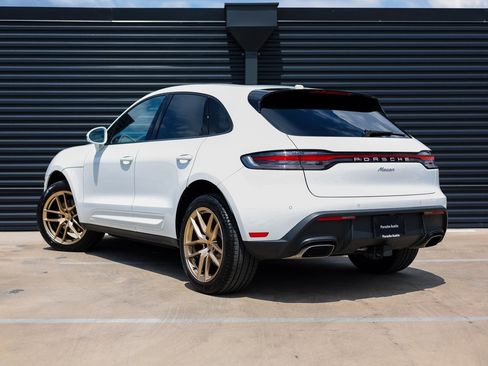 Certified 2025 Porsche Macan image 3