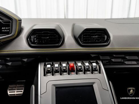 Used 2022 Lamborghini Huracan EVO image 37