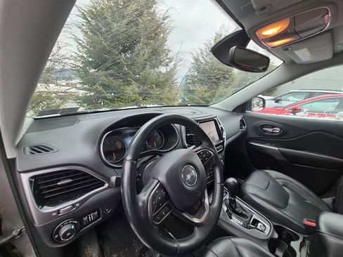 Used 2019 Jeep Cherokee Limited image 10