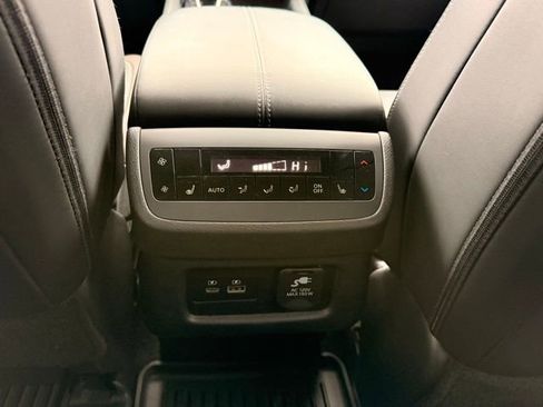 Certified 2025 Nissan Pathfinder Platinum image 23