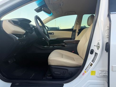 Used 2018 Toyota Avalon XLE w/ Carpet Mat Package FWD image 5