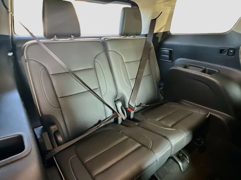 Used 2023 GMC Acadia Denali w/ Denali Ultimate Package FWD image 29