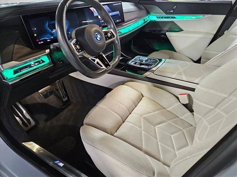 Used 2023 BMW i7 xDrive60 AWD/4WD image 9