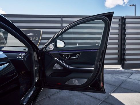 Used 2025 Mercedes-Benz Maybach S 580 4MATIC image 13