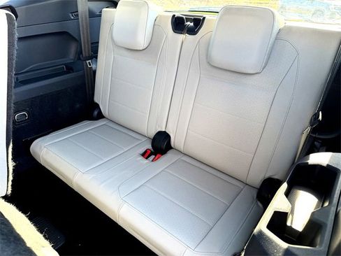 Certified 2020 Volkswagen Tiguan SE image 27