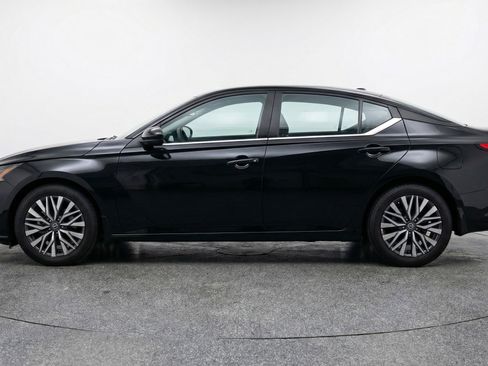 Used 2025 Nissan Altima 2.5 SV image 5