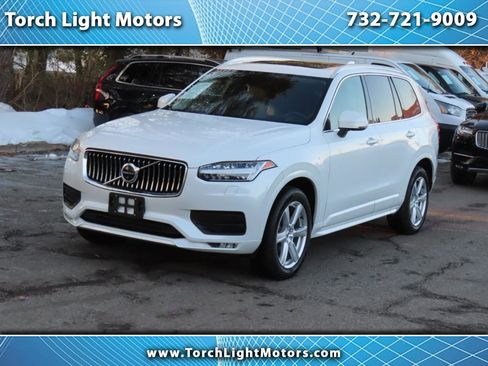 Used 2020 Volvo XC90 T6 Momentum image 1