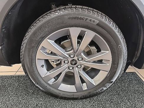 Used 2024 Ford Explorer XLT w/ Equipment Group 202A AWD/4WD image 39