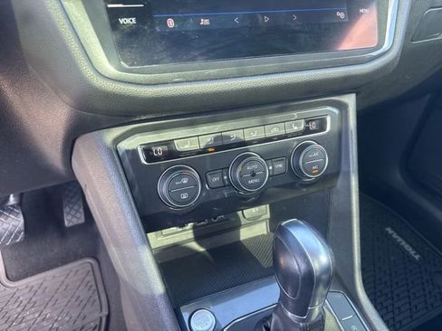 Used 2018 Volkswagen Tiguan SE w/ Panoramic Sunroof Package AWD/4WD image 27
