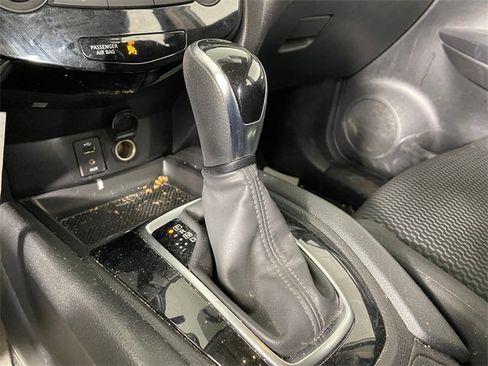 Used 2018 Nissan Rogue Sport S image 8