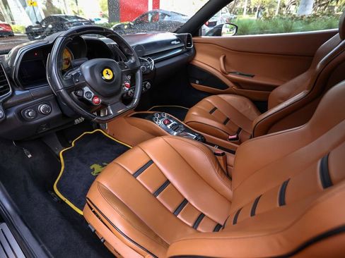 Used 2013 Ferrari 458 Spider image 38