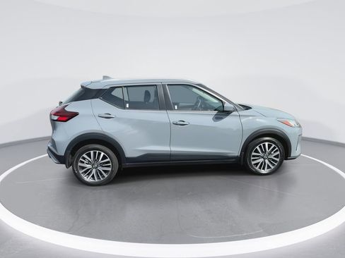 Used 2024 Nissan Kicks SV FWD image 9
