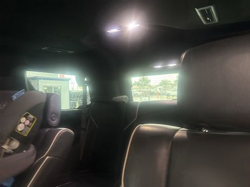 Used 2023 Cadillac Escalade Premium Luxury RWD image 12