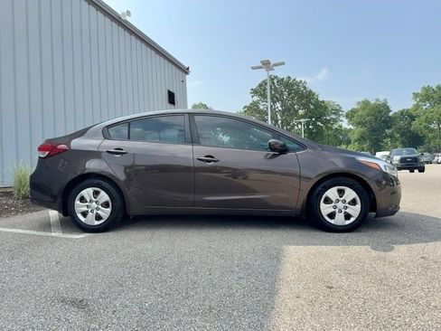 Used 2018 Kia Forte LX FWD image 7