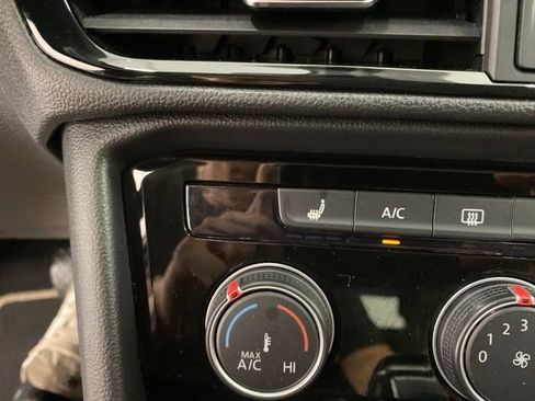 Used 2023 Volkswagen Taos SE AWD/4WD image 21