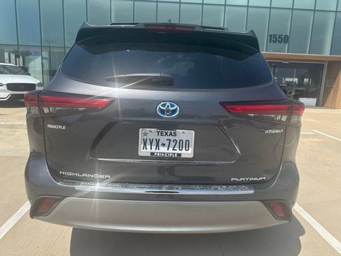 Used 2020 Toyota Highlander Platinum FWD image 5