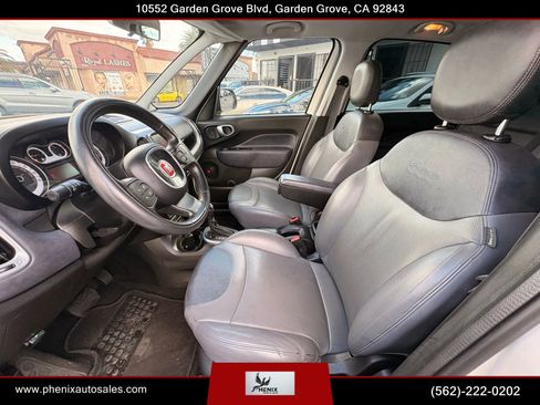 Used 2017 FIAT 500L Trekking w/ Dual-Pane Sunroof Package image 16