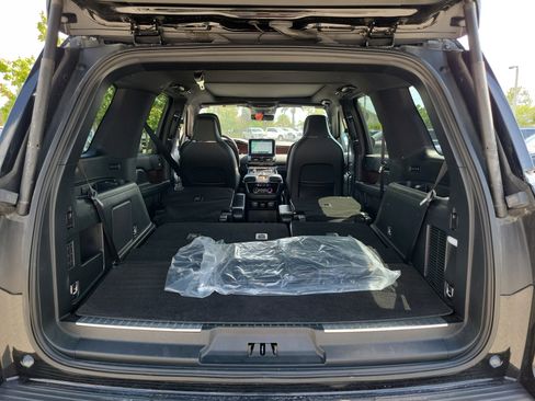 Used 2020 Lincoln Navigator Reserve w/ Equipment Group 208A Reserve image 11