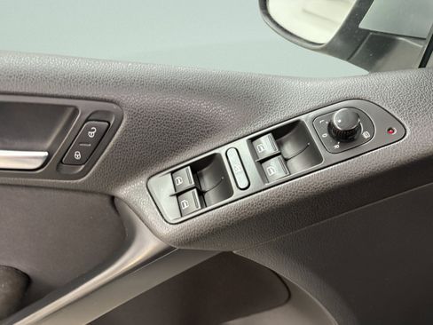Used 2014 Volkswagen Tiguan S image 24