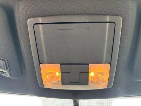 Used 2018 Ford Explorer XLT w/ Equipment Group 202A FWD image 16