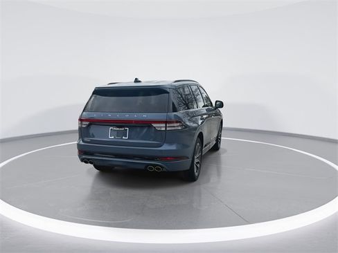 New 2026 Lincoln Aviator AWD w/ Jet Appearance Package image 8
