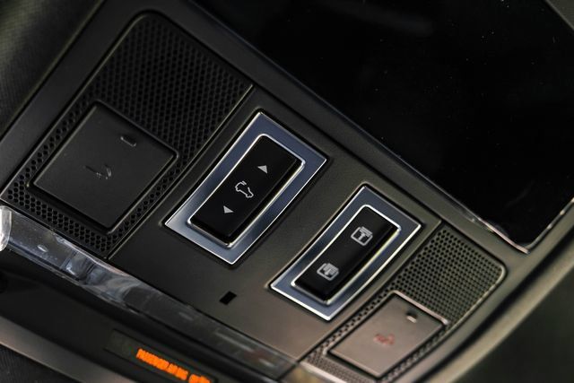 New 2026 Land Rover Defender 110 X-Dynamic SE AWD/4WD image 33