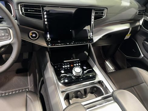 New 2026 Jeep Grand Wagoneer 4WD image 12