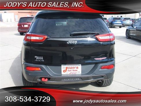 Used 2018 Jeep Cherokee Trailhawk image 31