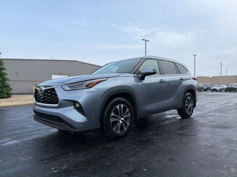 Certified 2022 Toyota Highlander XLE image 3