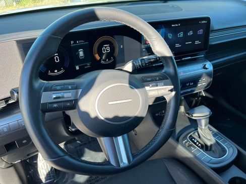 Used 2025 Hyundai Kona SEL image 28