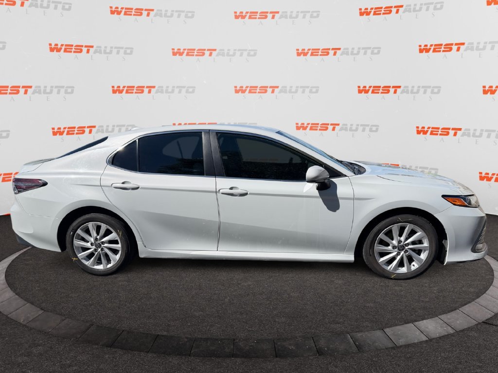 Used 2022 Toyota Camry LE w/ Carpet Mat Package (TMS) FWD image 6
