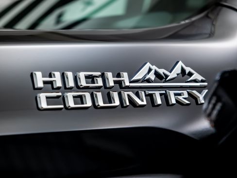 Used 2024 Chevrolet Silverado 2500 High Country w/ High Country Premium Package AWD/4WD image 15