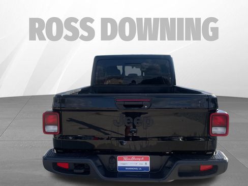 Used 2023 Jeep Gladiator Sport image 5