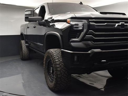 Used 2024 Chevrolet Silverado 2500 High Country w/ Midnight Edition image 2