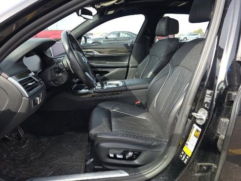Used 2020 BMW 750i xDrive w/ Executive Package image 4