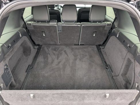 Used 2020 Land Rover Discovery SE image 14