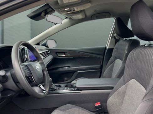 Used 2025 Toyota Camry LE image 6