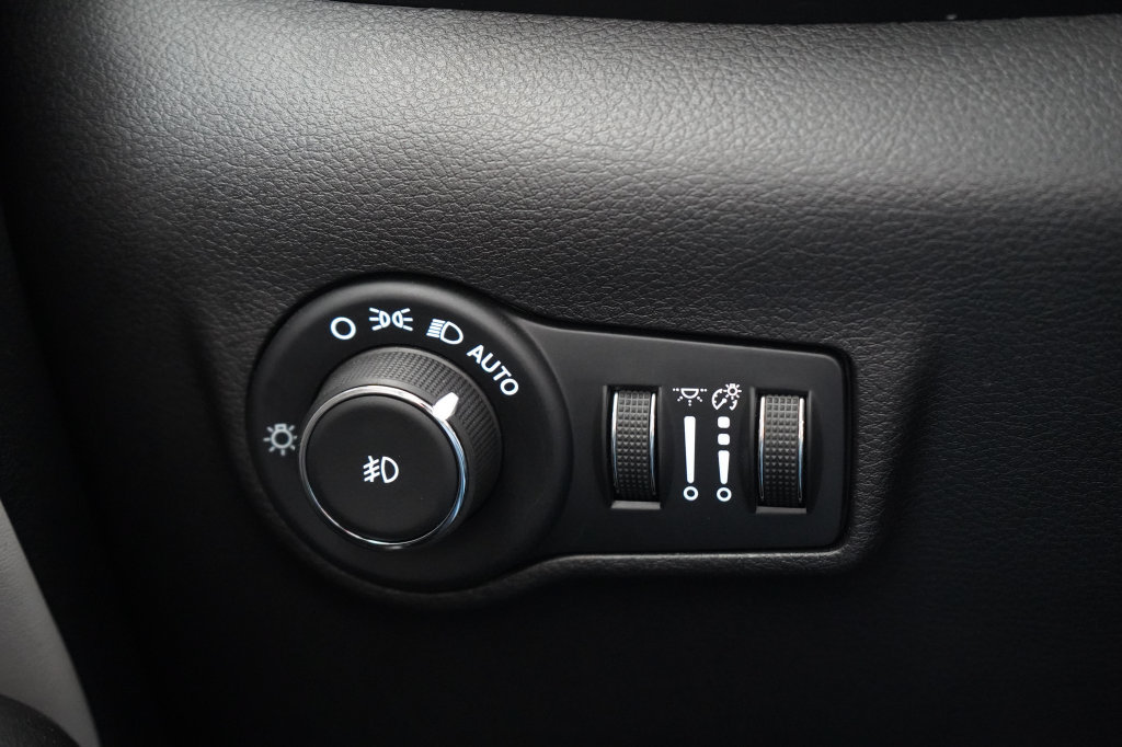 Certified 2025 Jeep Compass Limited AWD/4WD image 27