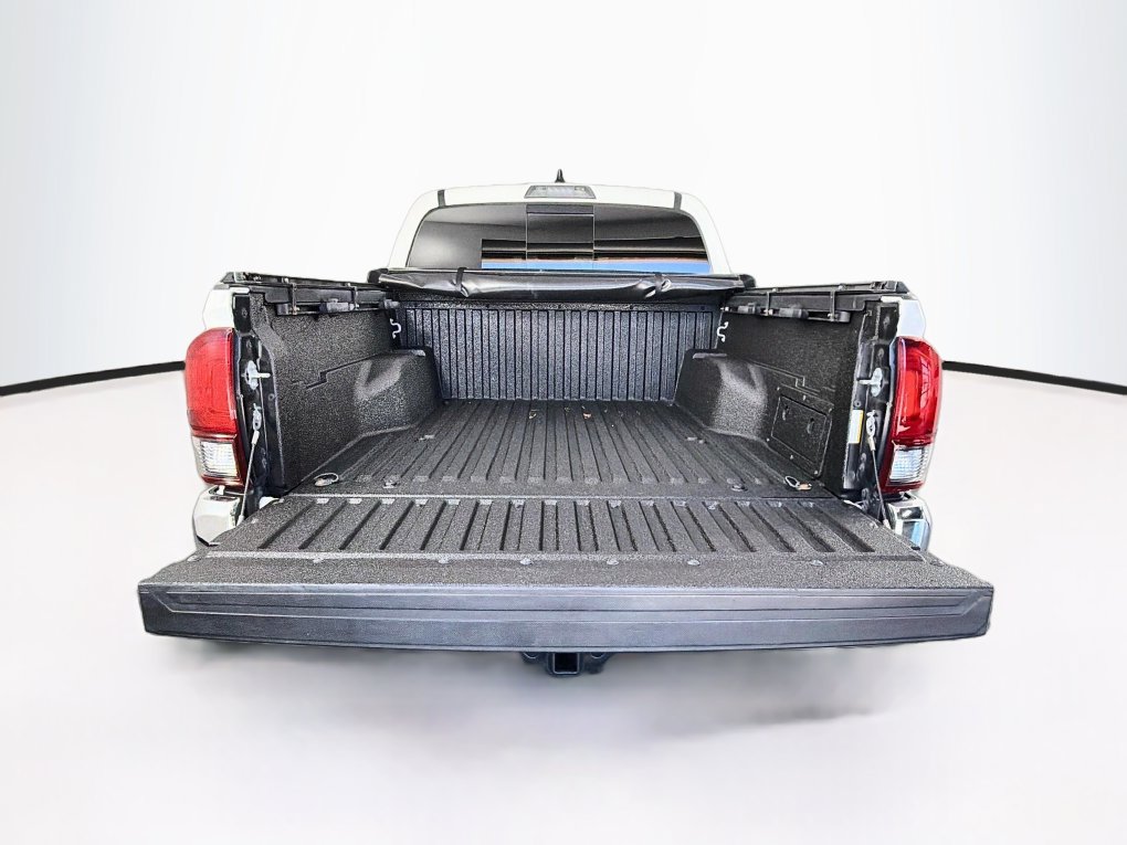 Used 2022 Toyota Tacoma SR5 RWD image 26