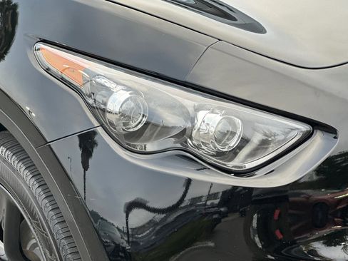 Used 2017 INFINITI QX70 AWD w/ Premium Package image 10