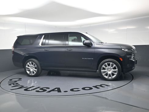 Used 2023 Chevrolet Suburban High Country w/ Premium Package 2 AWD/4WD image 2