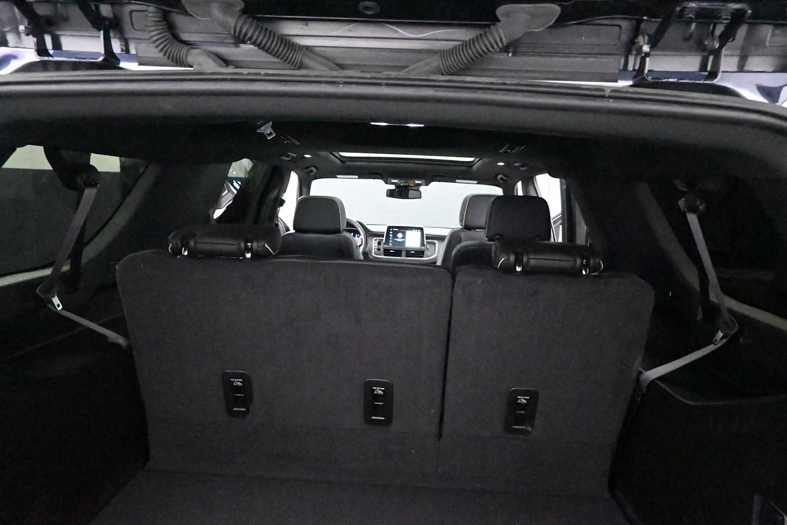 Used 2024 GMC Yukon XL SLT w/ SLT Luxury Package AWD/4WD image 32