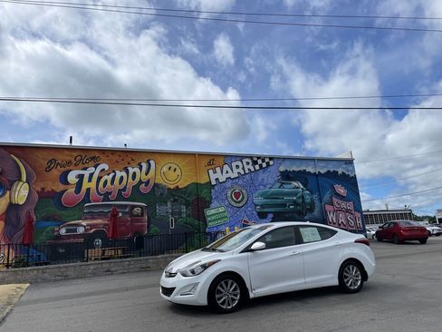 Used 2016 Hyundai Elantra SE w/ Option Group 02 FWD image 1
