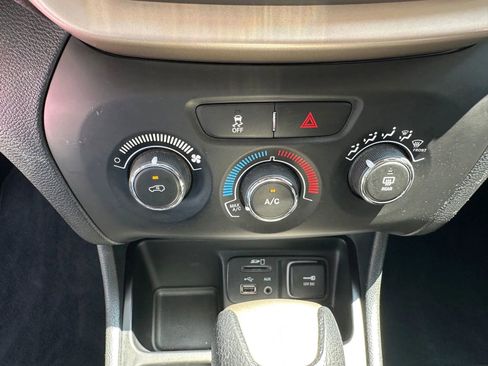 Used 2015 Jeep Cherokee Sport image 38