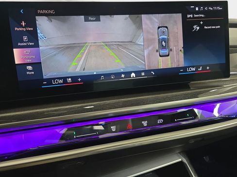 Used 2025 BMW 760i xDrive 760i xDrive w/ Premium Package image 24