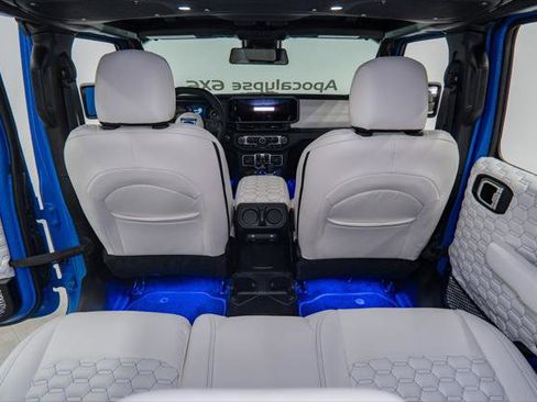 Used 2025 Jeep Gladiator Sport image 13